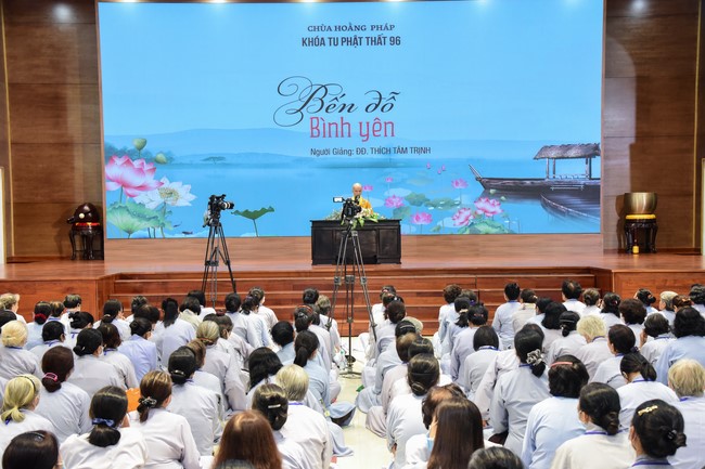 Dharma Talk “Peaceful place to stop ” – The 96th Seven-Day Retreat